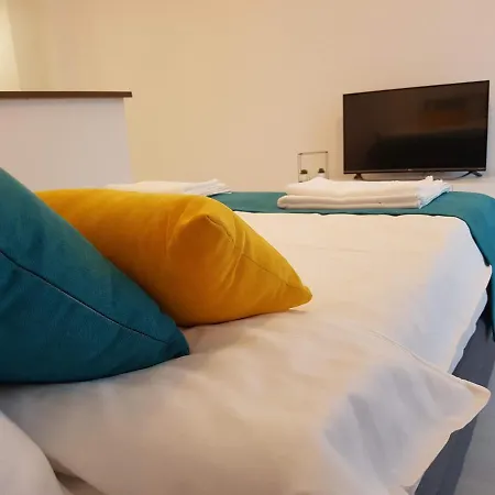 Studio Izzie Apartment *